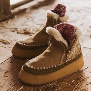 NWB Free People&Laidback London Setsu Platform Floral Stitched Boots in Sand 38